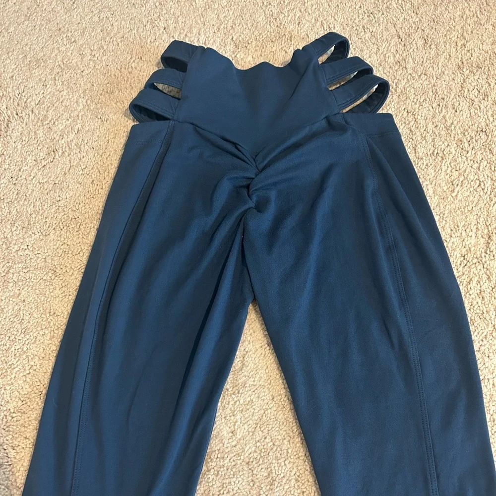 Bombshell Sportswear Savage Leggings - Picture 3 of 9